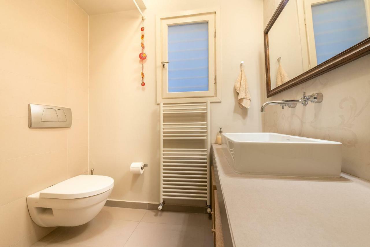 Stylish Flat With Veranda In The Heart Of Афіни Екстер'єр фото