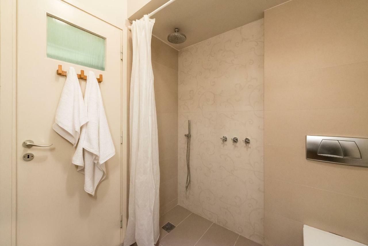 Stylish Flat With Veranda In The Heart Of Афіни Екстер'єр фото